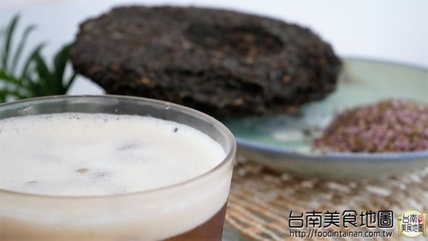 【台南市-中西區美食】讓茶韻有著曲線的圓潤展現，隨著溫度變化的呢喃細語而有不同的風味！『Te en Té 山露露茶吧』讓人享受屬於一杯茶的詩歌*´︶`*