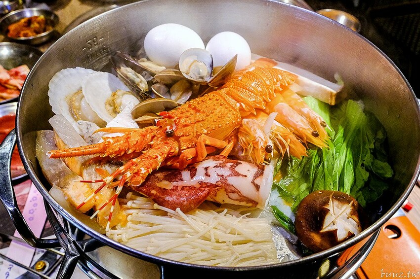 烤肉吃到飽404元起高CP值，五花肉.KR韓國烤肉超過70種海陸食材，再送海鮮龍蝦盤，肉食控揪起來！