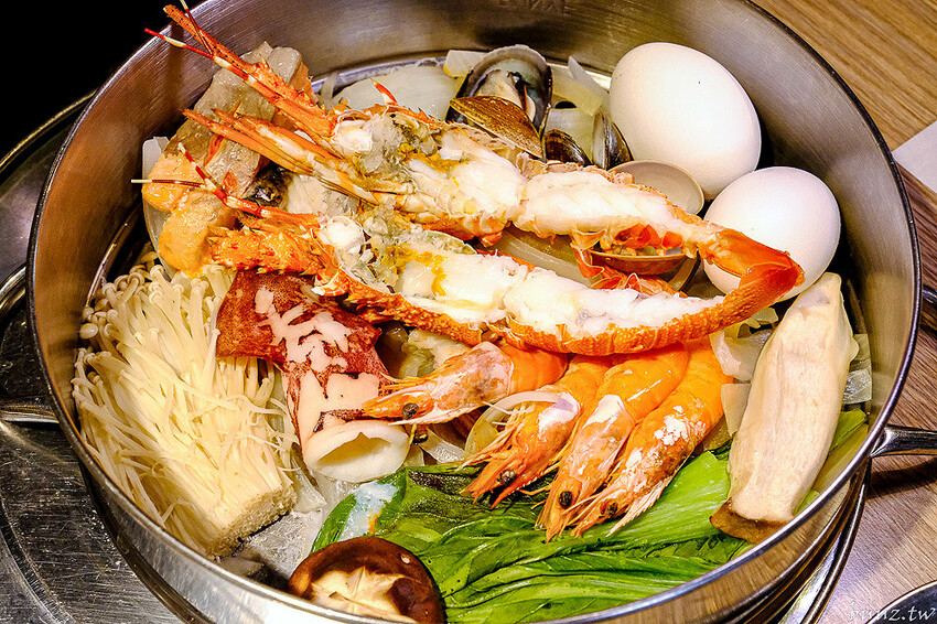 烤肉吃到飽404元起高CP值，五花肉.KR韓國烤肉超過70種海陸食材，再送海鮮龍蝦盤，肉食控揪起來！