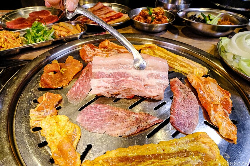 烤肉吃到飽404元起高CP值，五花肉.KR韓國烤肉超過70種海陸食材，再送海鮮龍蝦盤，肉食控揪起來！