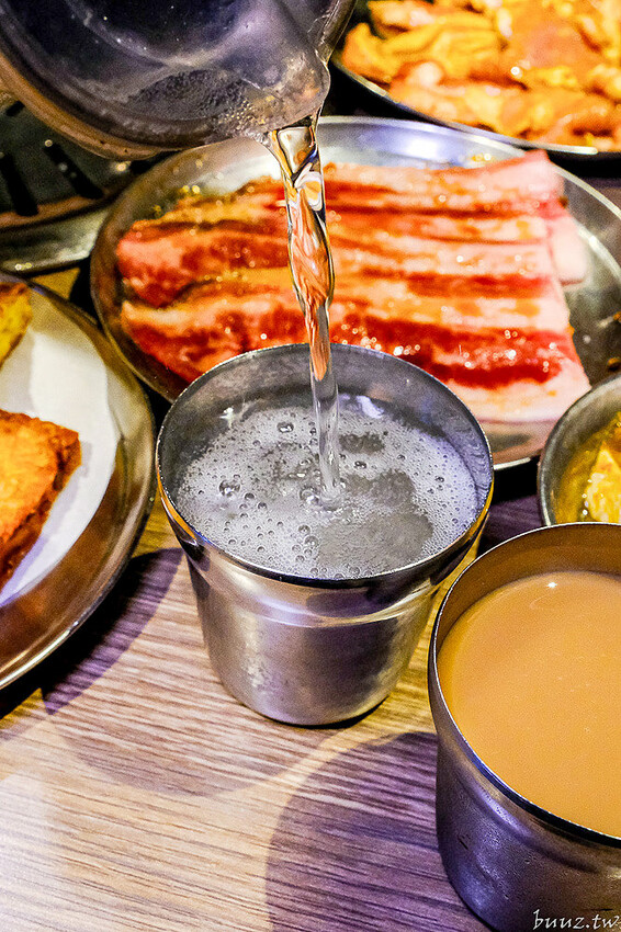 烤肉吃到飽404元起高CP值，五花肉.KR韓國烤肉超過70種海陸食材，再送海鮮龍蝦盤，肉食控揪起來！