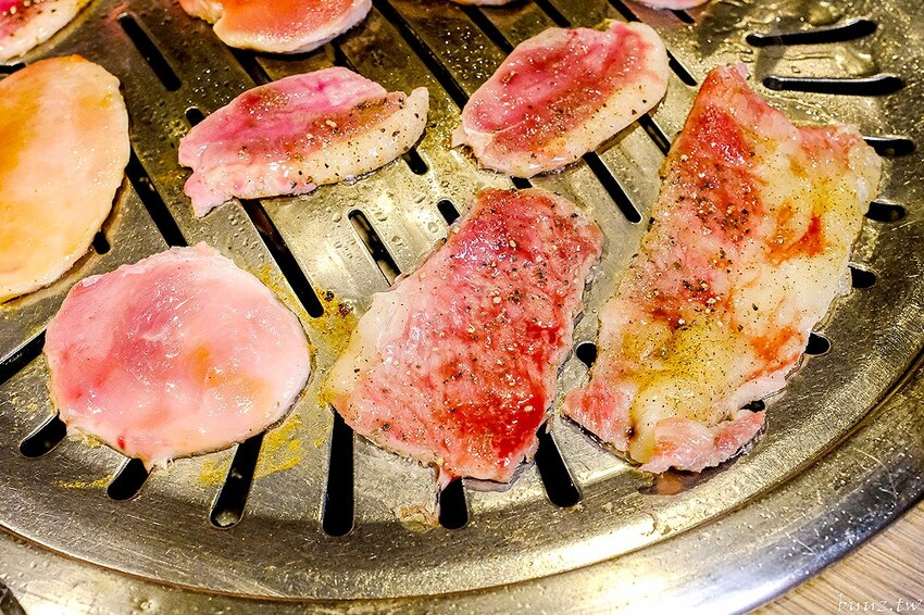 烤肉吃到飽404元起高CP值，五花肉.KR韓國烤肉超過70種海陸食材，再送海鮮龍蝦盤，肉食控揪起來！