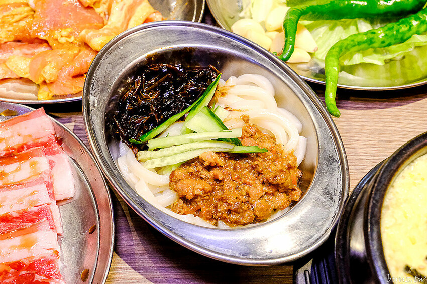 烤肉吃到飽404元起高CP值，五花肉.KR韓國烤肉超過70種海陸食材，再送海鮮龍蝦盤，肉食控揪起來！