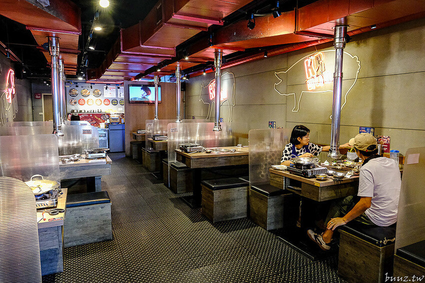 烤肉吃到飽404元起高CP值，五花肉.KR韓國烤肉超過70種海陸食材，再送海鮮龍蝦盤，肉食控揪起來！