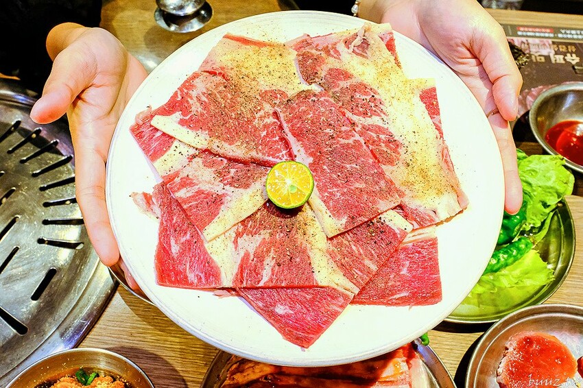 烤肉吃到飽404元起高CP值，五花肉.KR韓國烤肉超過70種海陸食材，再送海鮮龍蝦盤，肉食控揪起來！