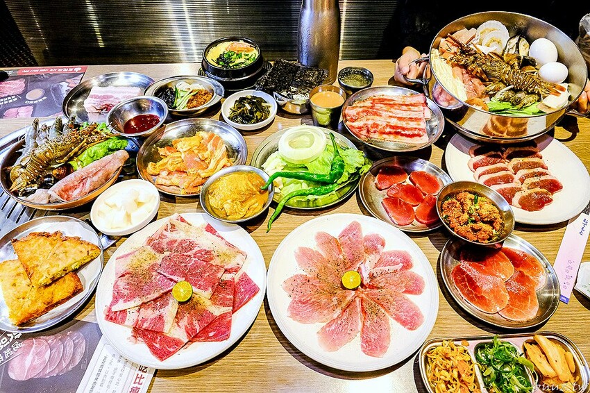 烤肉吃到飽404元起高CP值，五花肉.KR韓國烤肉超過70種海陸食材，再送海鮮龍蝦盤，肉食控揪起來！