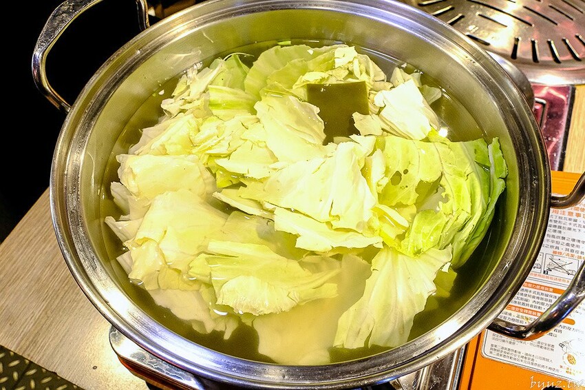 烤肉吃到飽404元起高CP值，五花肉.KR韓國烤肉超過70種海陸食材，再送海鮮龍蝦盤，肉食控揪起來！