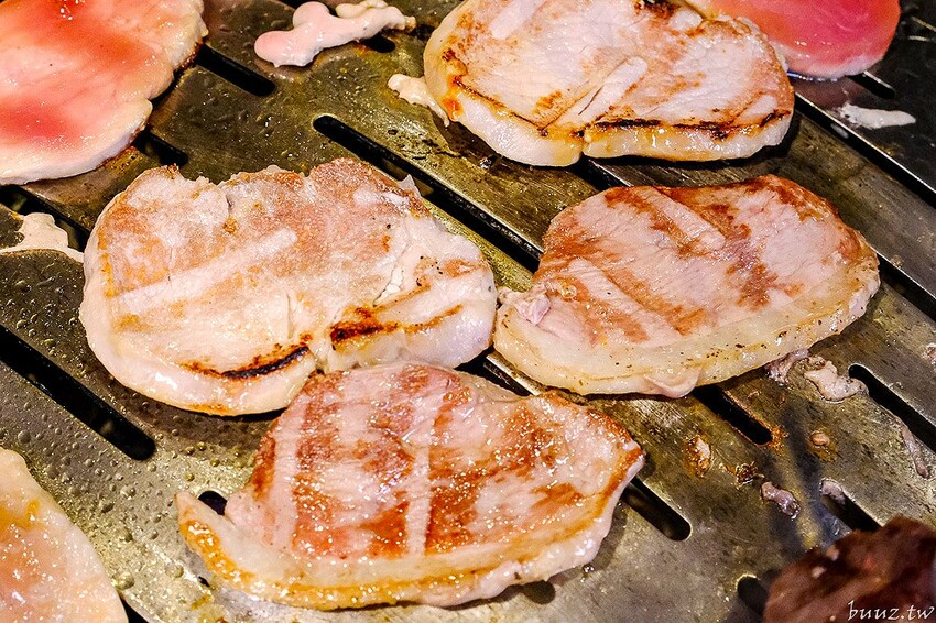 烤肉吃到飽404元起高CP值，五花肉.KR韓國烤肉超過70種海陸食材，再送海鮮龍蝦盤，肉食控揪起來！