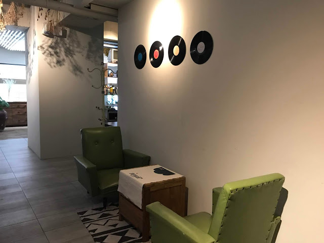 [食記] 新竹。Urban Tribe城咖。夏季避暑咖啡店首選!手作甜點和輕午餐都有不錯的質感!