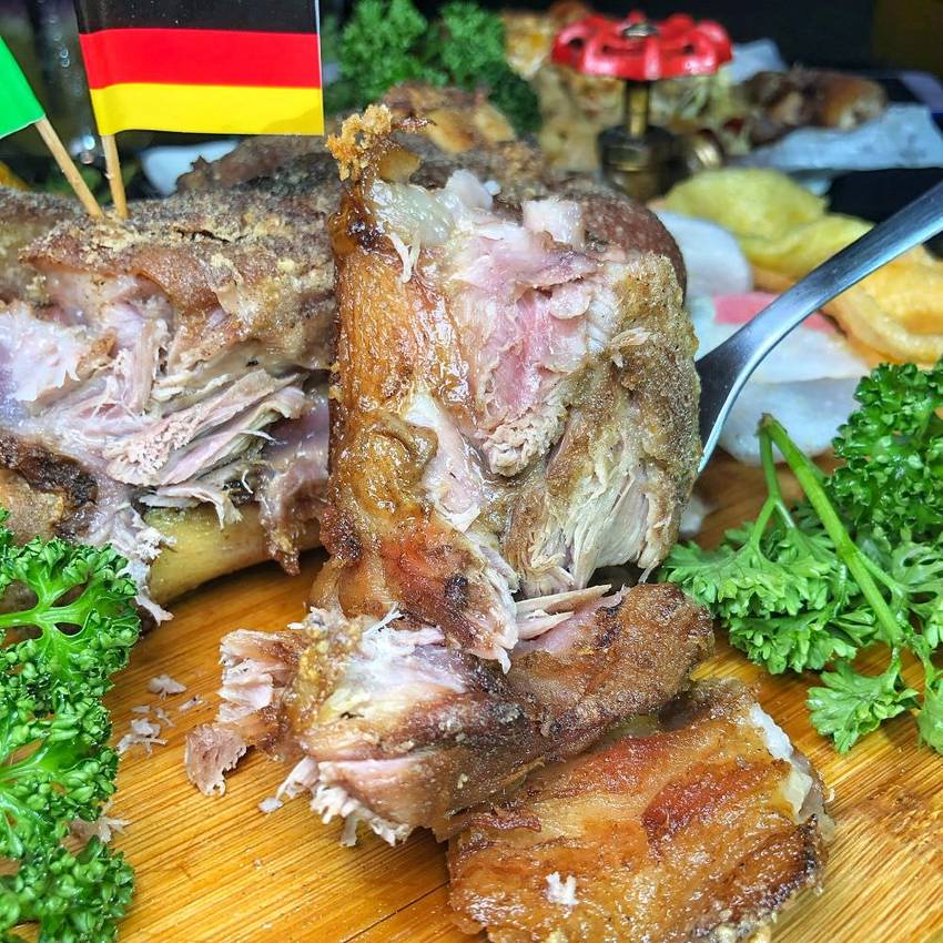 台中餐酒館【麥瑟德式手工啤酒餐廳】多樣特色餐點&精釀啤酒讓你不醉不歸的宵夜好去處 台中美食|台中西區 | 小白只饗ㄔ美食