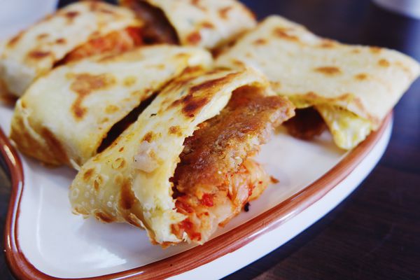 【食記】台北・中山區｜民權西路站——捷運站美食・限量！！！每天25顆波蘿漢堡・找真材實料的早餐來潘朵拉複合式早餐店就對了！