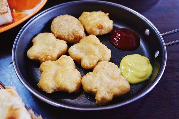 【食記】台北・中山區｜民權西路站——捷運站美食・限量！！！每天25顆波蘿漢堡・找真材實料的早餐來潘朵拉複合式早餐店就對了！