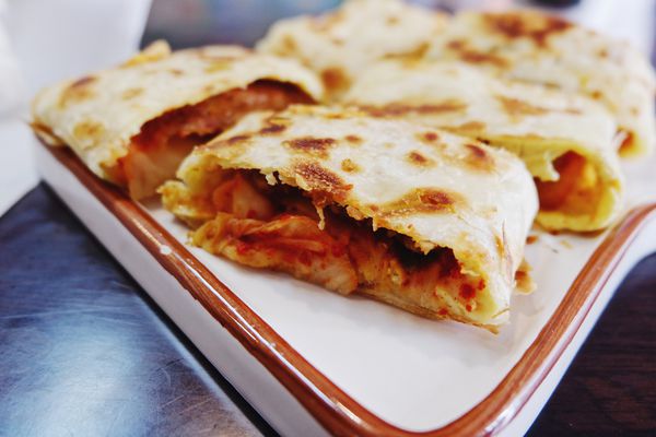 【食記】台北・中山區｜民權西路站——捷運站美食・限量！！！每天25顆波蘿漢堡・找真材實料的早餐來潘朵拉複合式早餐店就對了！