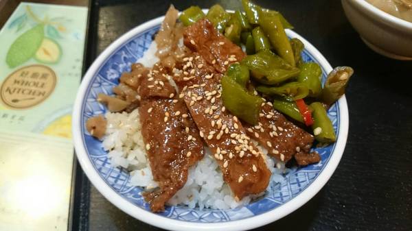 大素園素食館：高雄~大素園素食館~創意素食料理~素食也可以很美味~人氣推薦臭薯條~