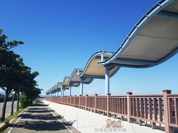 新竹市香山-風情海岸02-波浪狀涼亭