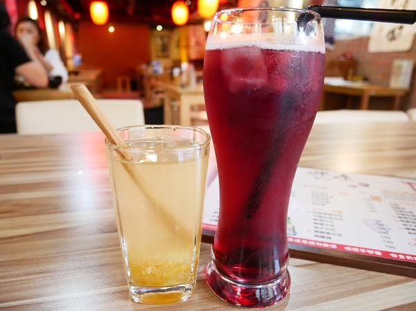 吽炸居酒屋：吽炸居酒屋-居酒屋一條街上的亮點  藍帶除師操刀  餐點創新選擇多  店內還提供包廂  非常適合約會聚餐