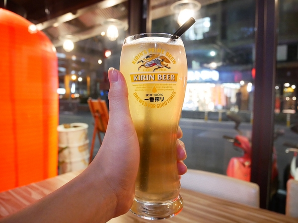 吽炸居酒屋：吽炸居酒屋-居酒屋一條街上的亮點  藍帶除師操刀  餐點創新選擇多  店內還提供包廂  非常適合約會聚餐