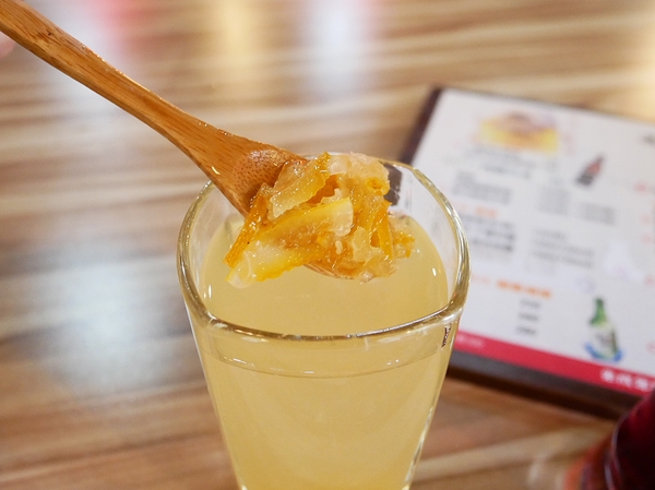 吽炸居酒屋：吽炸居酒屋-居酒屋一條街上的亮點  藍帶除師操刀  餐點創新選擇多  店內還提供包廂  非常適合約會聚餐