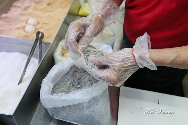 大記QQ麻糬：【台南美食】大記QQ麻糬：5元古早味手工麻糬，每天只賣4小時的平民甜點~