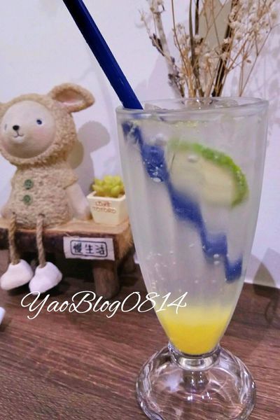 About Cafe_柳橙氣泡飲.jpg