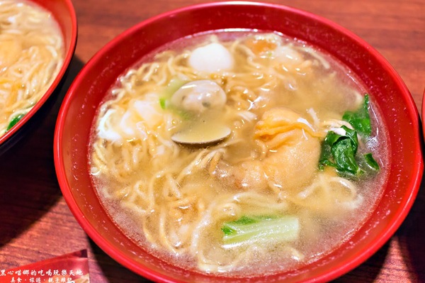 百年老店鍋燒意麵(鼎中文藻店)：高雄三民︱百年老店鍋燒意麵（鼎中文藻店）　吃完台南口味鍋燒意麵，再來份雪酪冰淇淋吧！