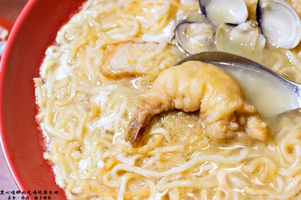 百年老店鍋燒意麵(鼎中文藻店)：高雄三民︱百年老店鍋燒意麵（鼎中文藻店）　吃完台南口味鍋燒意麵，再來份雪酪冰淇淋吧！