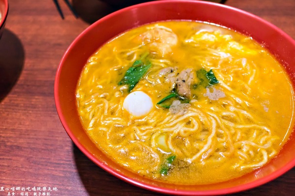 百年老店鍋燒意麵(鼎中文藻店)：高雄三民︱百年老店鍋燒意麵（鼎中文藻店）　吃完台南口味鍋燒意麵，再來份雪酪冰淇淋吧！