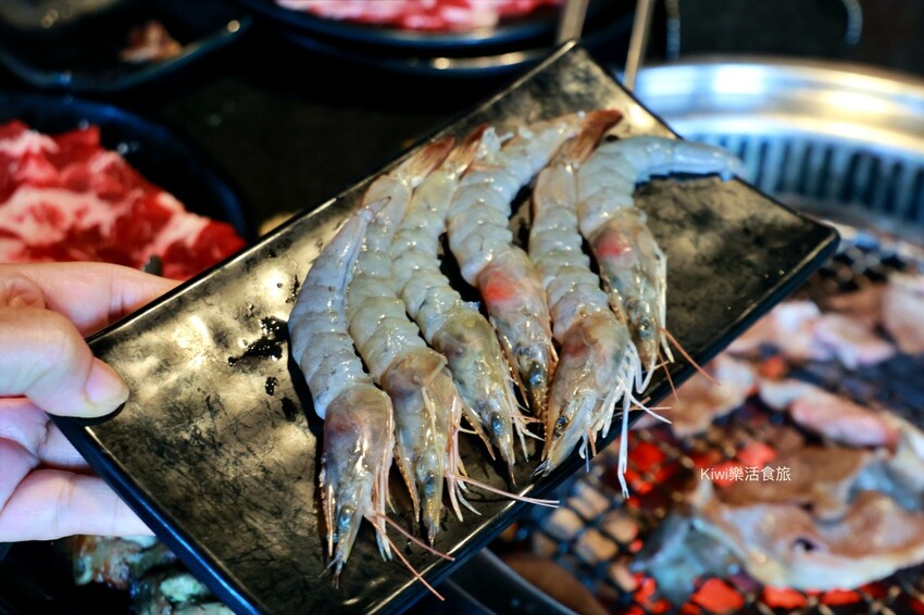 嘉義逐鹿炭火燒肉吃到飽｜嘉義高CP值燒肉無限吃到飽餐廳，火烤兩吃，牛肉.豬肉.羊肉都新鮮