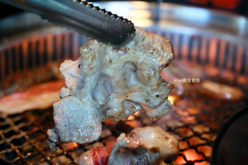 嘉義逐鹿炭火燒肉吃到飽｜嘉義高CP值燒肉無限吃到飽餐廳，火烤兩吃，牛肉.豬肉.羊肉都新鮮