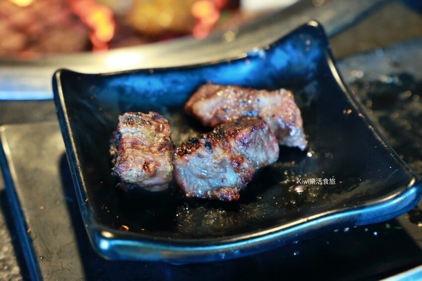嘉義逐鹿炭火燒肉吃到飽｜嘉義高CP值燒肉無限吃到飽餐廳，火烤兩吃，牛肉.豬肉.羊肉都新鮮