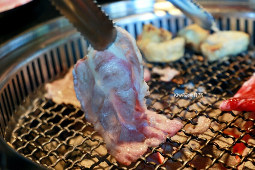 嘉義逐鹿炭火燒肉吃到飽｜嘉義高CP值燒肉無限吃到飽餐廳，火烤兩吃，牛肉.豬肉.羊肉都新鮮