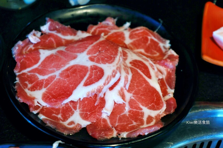 嘉義逐鹿炭火燒肉吃到飽｜嘉義高CP值燒肉無限吃到飽餐廳，火烤兩吃，牛肉.豬肉.羊肉都新鮮