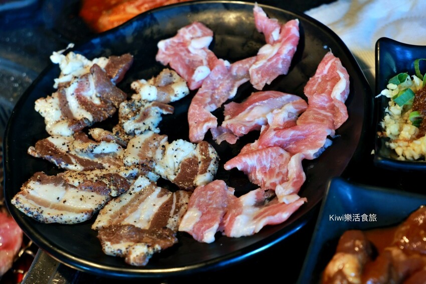 嘉義逐鹿炭火燒肉吃到飽｜嘉義高CP值燒肉無限吃到飽餐廳，火烤兩吃，牛肉.豬肉.羊肉都新鮮
