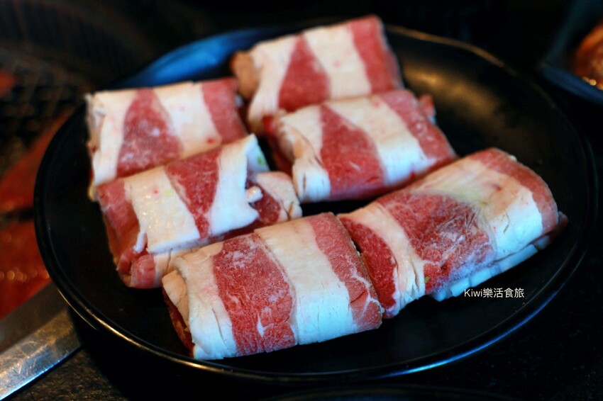 嘉義逐鹿炭火燒肉吃到飽｜嘉義高CP值燒肉無限吃到飽餐廳，火烤兩吃，牛肉.豬肉.羊肉都新鮮