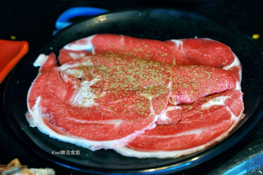 嘉義逐鹿炭火燒肉吃到飽｜嘉義高CP值燒肉無限吃到飽餐廳，火烤兩吃，牛肉.豬肉.羊肉都新鮮
