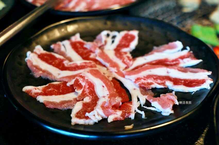 嘉義逐鹿炭火燒肉吃到飽｜嘉義高CP值燒肉無限吃到飽餐廳，火烤兩吃，牛肉.豬肉.羊肉都新鮮
