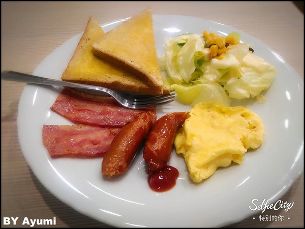 早安！陽光花園：[食記]早安!陽光花園，這裡沒有陽光男孩陪你吃早餐、但有滿滿的營養早午餐等著你～