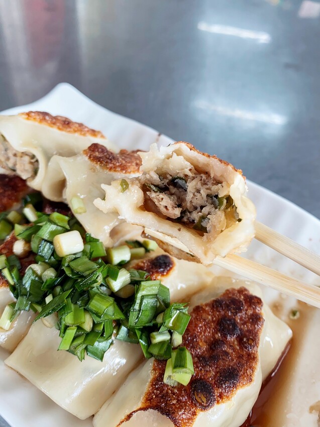 [台中西區] 幸福廚房早午餐｜正宗打拋豬河粉蛋餅｜闆娘自製手工花生米腸｜脆皮蛋餅｜台中必吃隱藏早餐店｜必點鍋貼｜內附菜單 - 萍姐愛分享