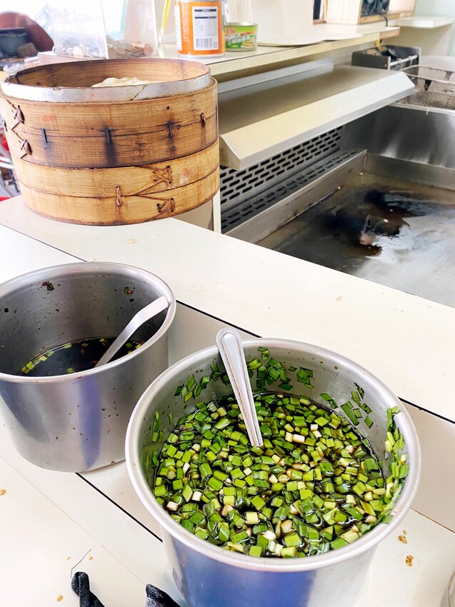 [台中西區] 幸福廚房早午餐｜正宗打拋豬河粉蛋餅｜闆娘自製手工花生米腸｜脆皮蛋餅｜台中必吃隱藏早餐店｜必點鍋貼｜內附菜單 - 萍姐愛分享