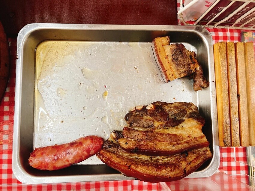 [台中西區] 幸福廚房早午餐｜正宗打拋豬河粉蛋餅｜闆娘自製手工花生米腸｜脆皮蛋餅｜台中必吃隱藏早餐店｜必點鍋貼｜內附菜單 - 萍姐愛分享