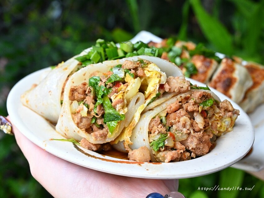 幸福廚房早午餐|這間台中早餐超厲害!爆餡河粉蛋餅,鍋貼也是必點招牌,還有超狂隱藏版菜單!