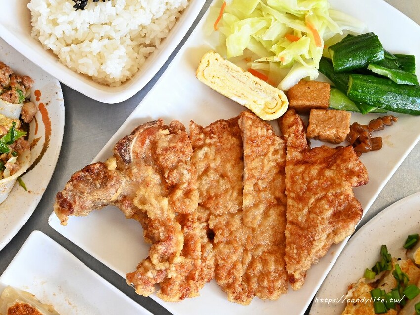 幸福廚房早午餐|這間台中早餐超厲害!爆餡河粉蛋餅,鍋貼也是必點招牌,還有超狂隱藏版菜單!