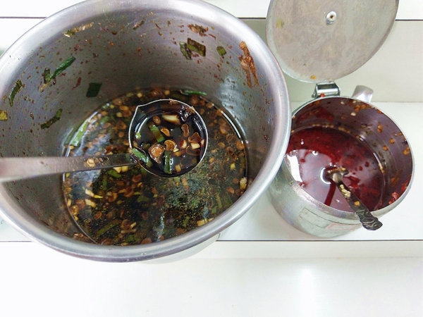 幸福廚房早午餐：幸福廚房早午餐-美村路早午餐  鄰近審計新村  手工製作餅皮  每天都有不同顏色和口味  猜猜明天哪一味？