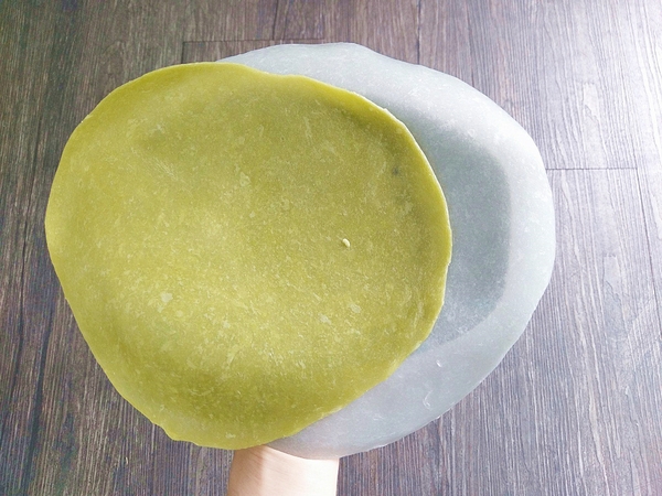 幸福廚房早午餐：幸福廚房早午餐-美村路早午餐  鄰近審計新村  手工製作餅皮  每天都有不同顏色和口味  猜猜明天哪一味？