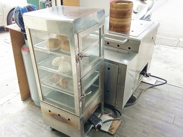 幸福廚房早午餐：幸福廚房早午餐-美村路早午餐  鄰近審計新村  手工製作餅皮  每天都有不同顏色和口味  猜猜明天哪一味？