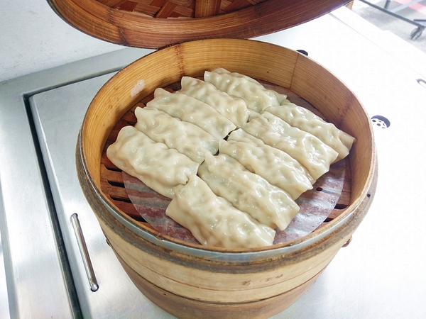 幸福廚房早午餐：幸福廚房早午餐-美村路早午餐  鄰近審計新村  手工製作餅皮  每天都有不同顏色和口味  猜猜明天哪一味？