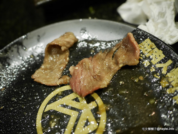 筋肉人焼肉 キン肉マン焼き肉：新竹北區/中正路/澳洲和牛/燒烤美食/筋肉人焼肉-美味雞湯無限供應，調入鮮蔥、鹽蔥美味加乘無法擋、飽啖M11等級的澳洲巧克力純血和牛澳洲巧克力純血和牛軟嫩甜香好好吃，環境舒適，佳節聚餐好選項！