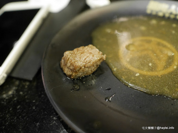 筋肉人焼肉 キン肉マン焼き肉：新竹北區/中正路/澳洲和牛/燒烤美食/筋肉人焼肉-美味雞湯無限供應，調入鮮蔥、鹽蔥美味加乘無法擋、飽啖M11等級的澳洲巧克力純血和牛澳洲巧克力純血和牛軟嫩甜香好好吃，環境舒適，佳節聚餐好選項！