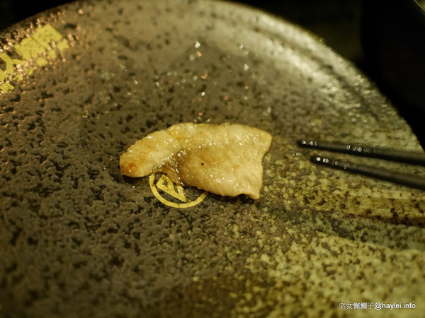 筋肉人焼肉 キン肉マン焼き肉：新竹北區/中正路/澳洲和牛/燒烤美食/筋肉人焼肉-美味雞湯無限供應，調入鮮蔥、鹽蔥美味加乘無法擋、飽啖M11等級的澳洲巧克力純血和牛澳洲巧克力純血和牛軟嫩甜香好好吃，環境舒適，佳節聚餐好選項！