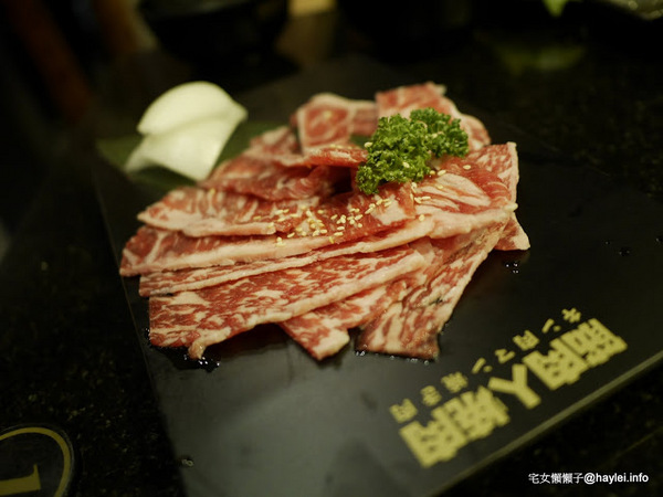 筋肉人焼肉 キン肉マン焼き肉：新竹北區/中正路/澳洲和牛/燒烤美食/筋肉人焼肉-美味雞湯無限供應，調入鮮蔥、鹽蔥美味加乘無法擋、飽啖M11等級的澳洲巧克力純血和牛澳洲巧克力純血和牛軟嫩甜香好好吃，環境舒適，佳節聚餐好選項！